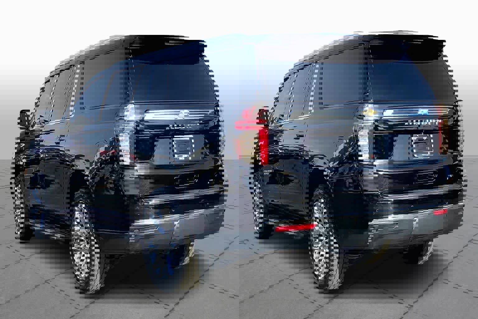 Used 2021 Chevrolet Suburban LT w/ LT Signature Package image 12