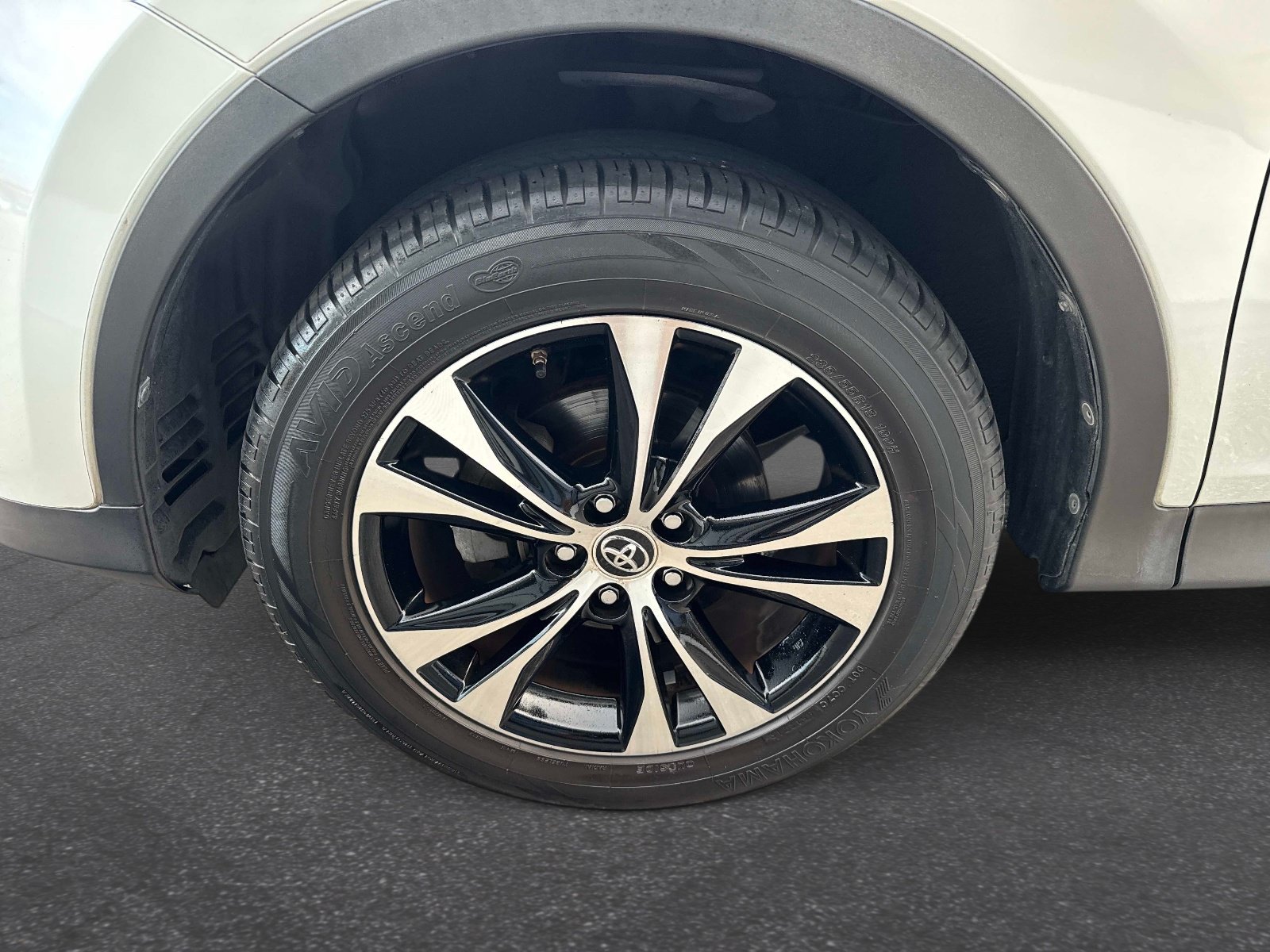 Used 2015 Toyota RAV4 Limited FWD image 10