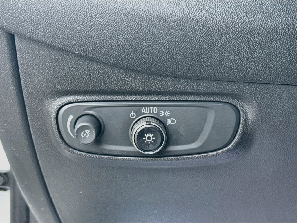 Used 2020 Chevrolet Equinox LT FWD image 10
