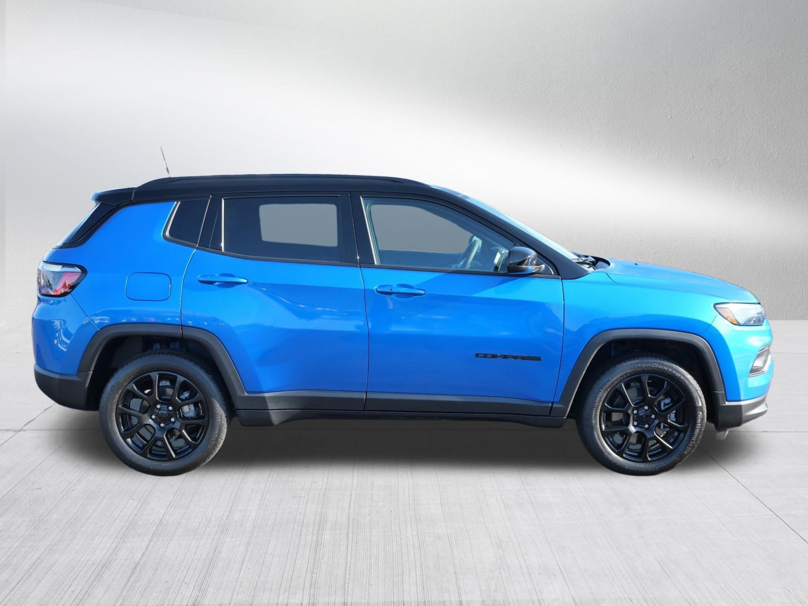 Used 2023 Jeep Compass Altitude w/ Convenience Group AWD/4WD image 8