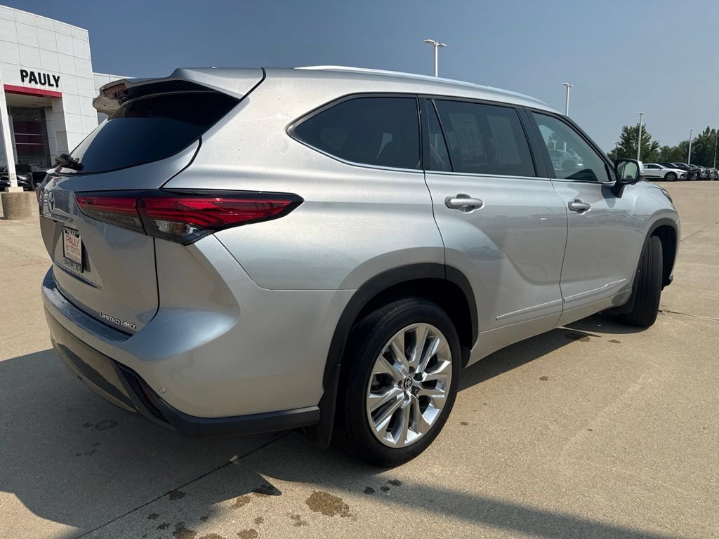 Used 2023 Toyota Highlander Limited AWD/4WD image 3