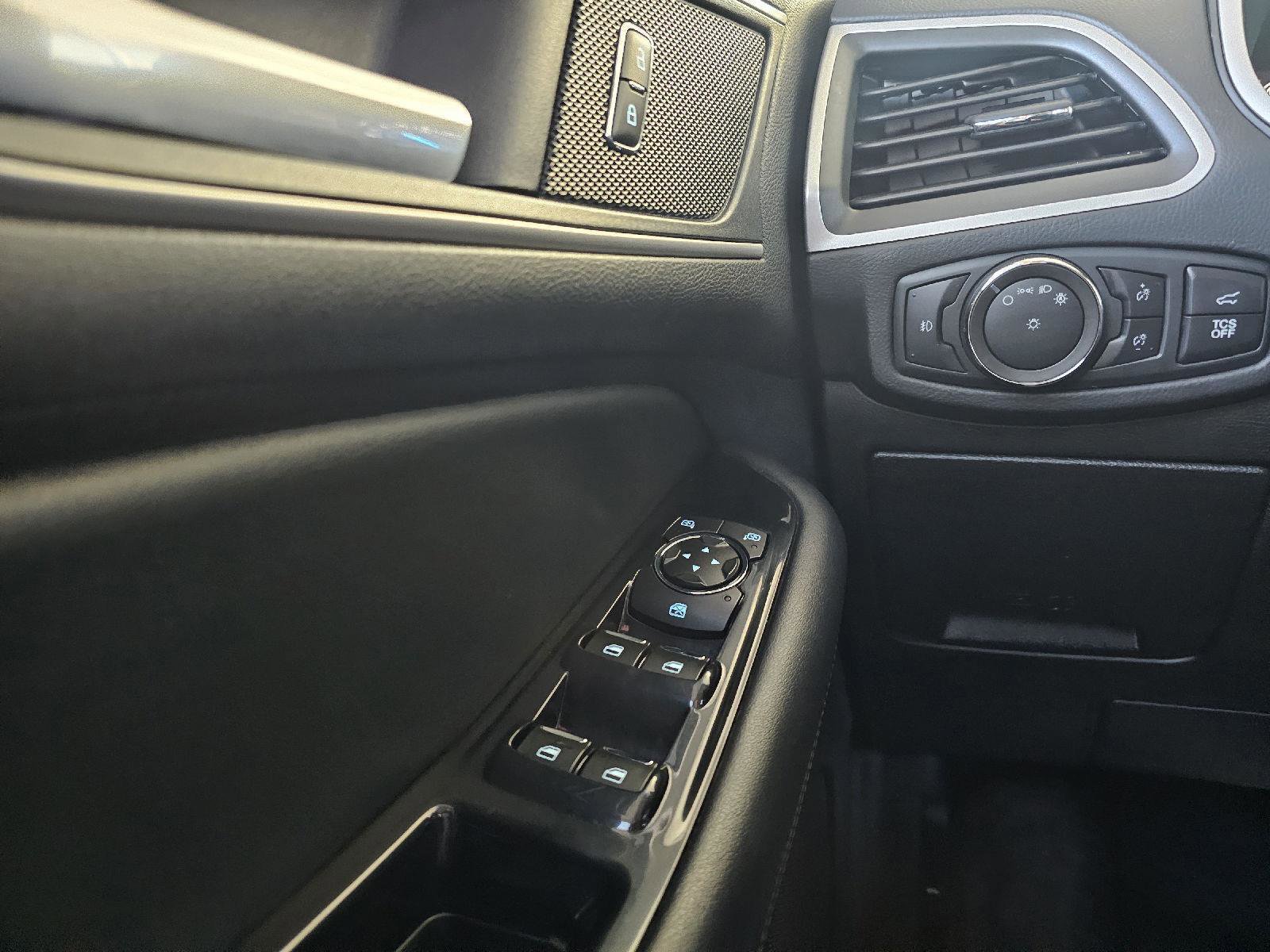 Used 2020 Ford Edge SEL w/ Convenience Package image 24