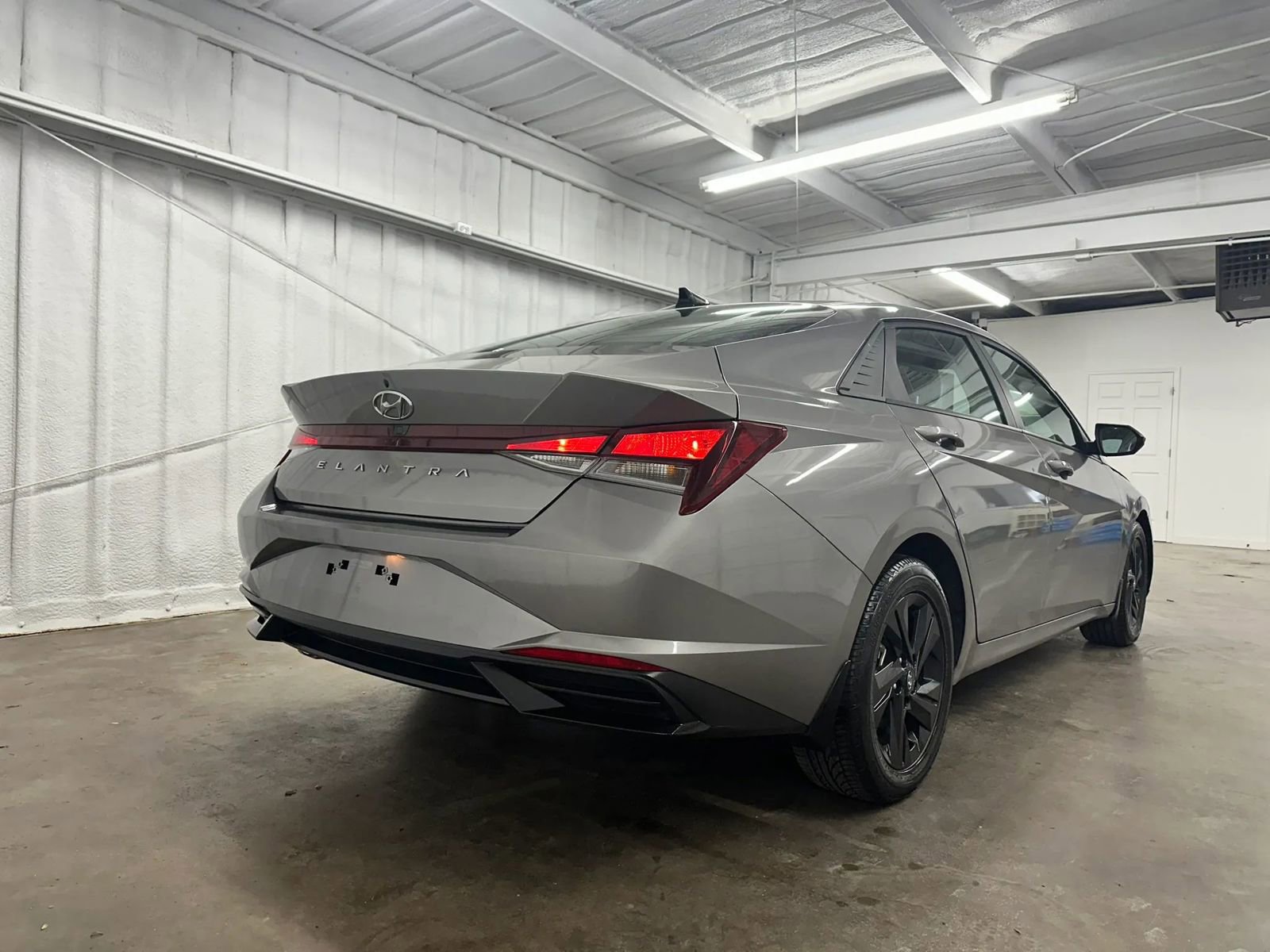 Used 2023 Hyundai Elantra SEL image 5