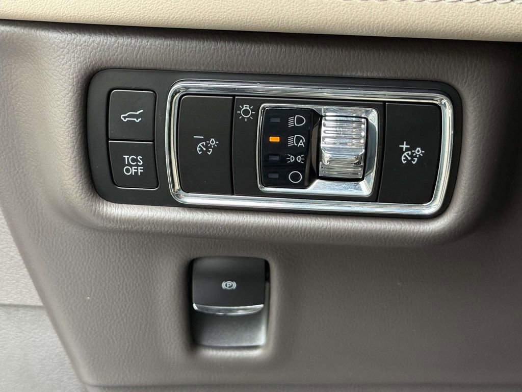 Used 2023 Lincoln Nautilus Reserve AWD/4WD image 25
