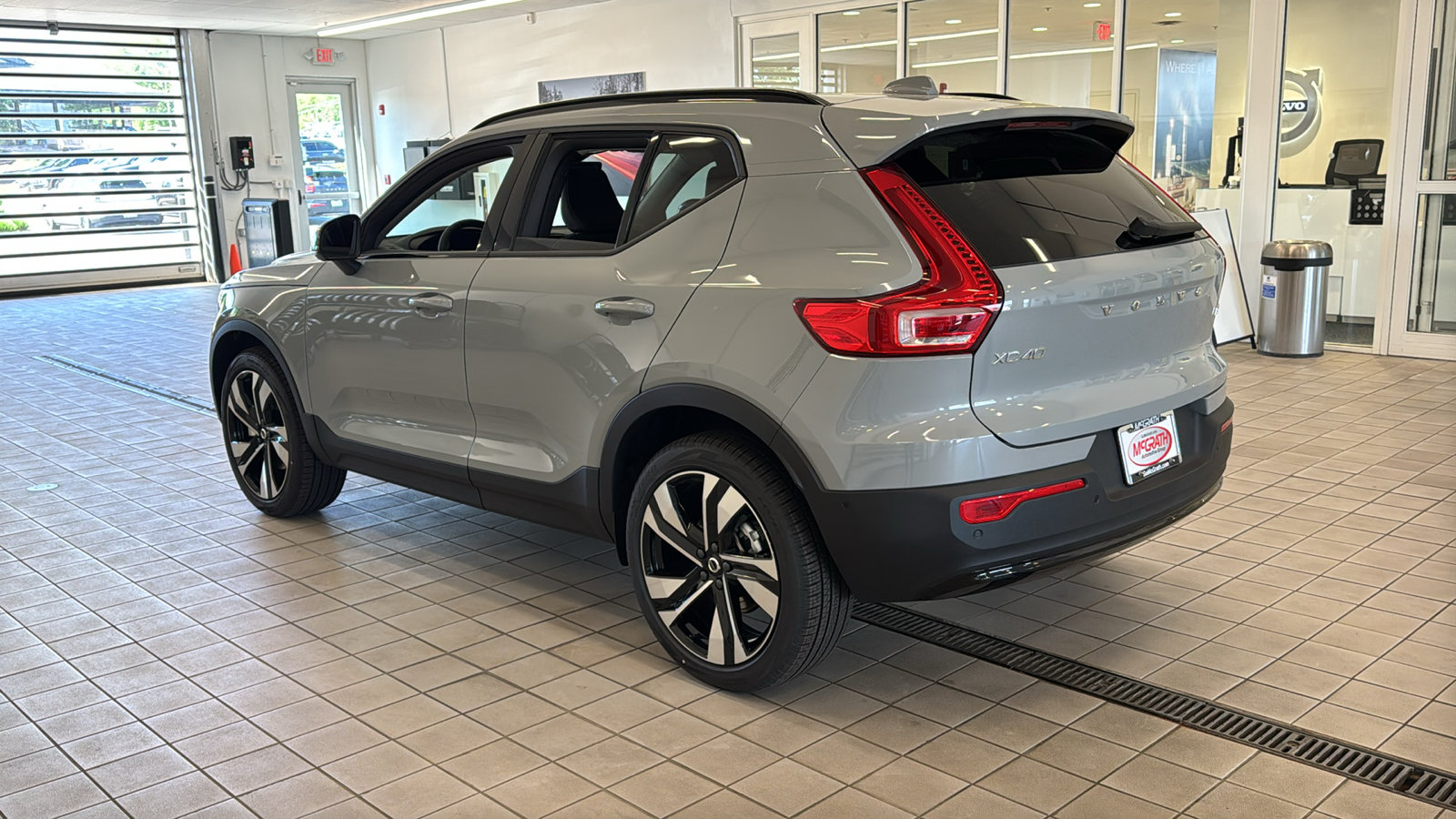 New 2026 Volvo XC40 B5 Plus w/ Climate Package AWD/4WD image 7