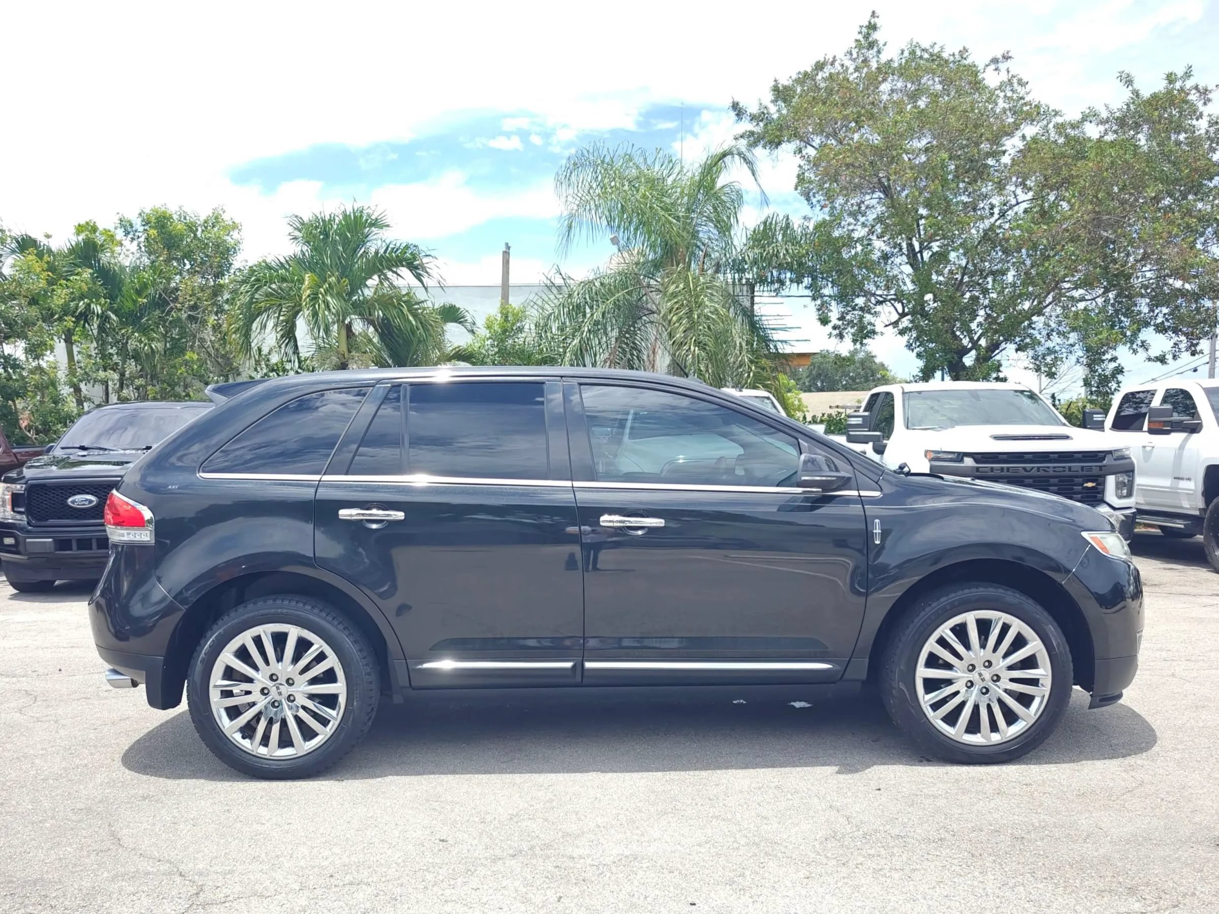 Used 2013 Lincoln MKX FWD image 8