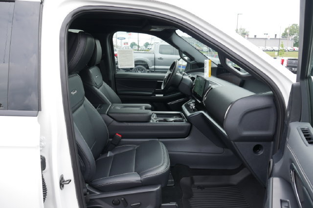 New 2027 Ford Expedition Platinum w/ Stealth Performance Package AWD/4WD image 30