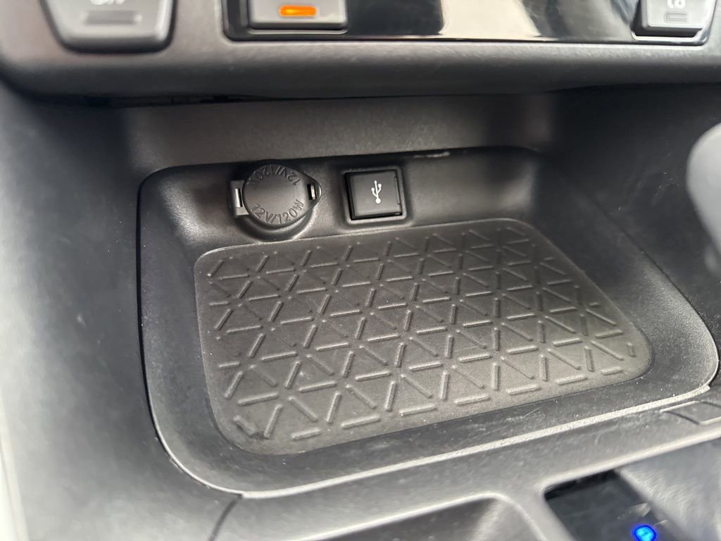 Used 2022 Toyota RAV4 XLE Premium image 28