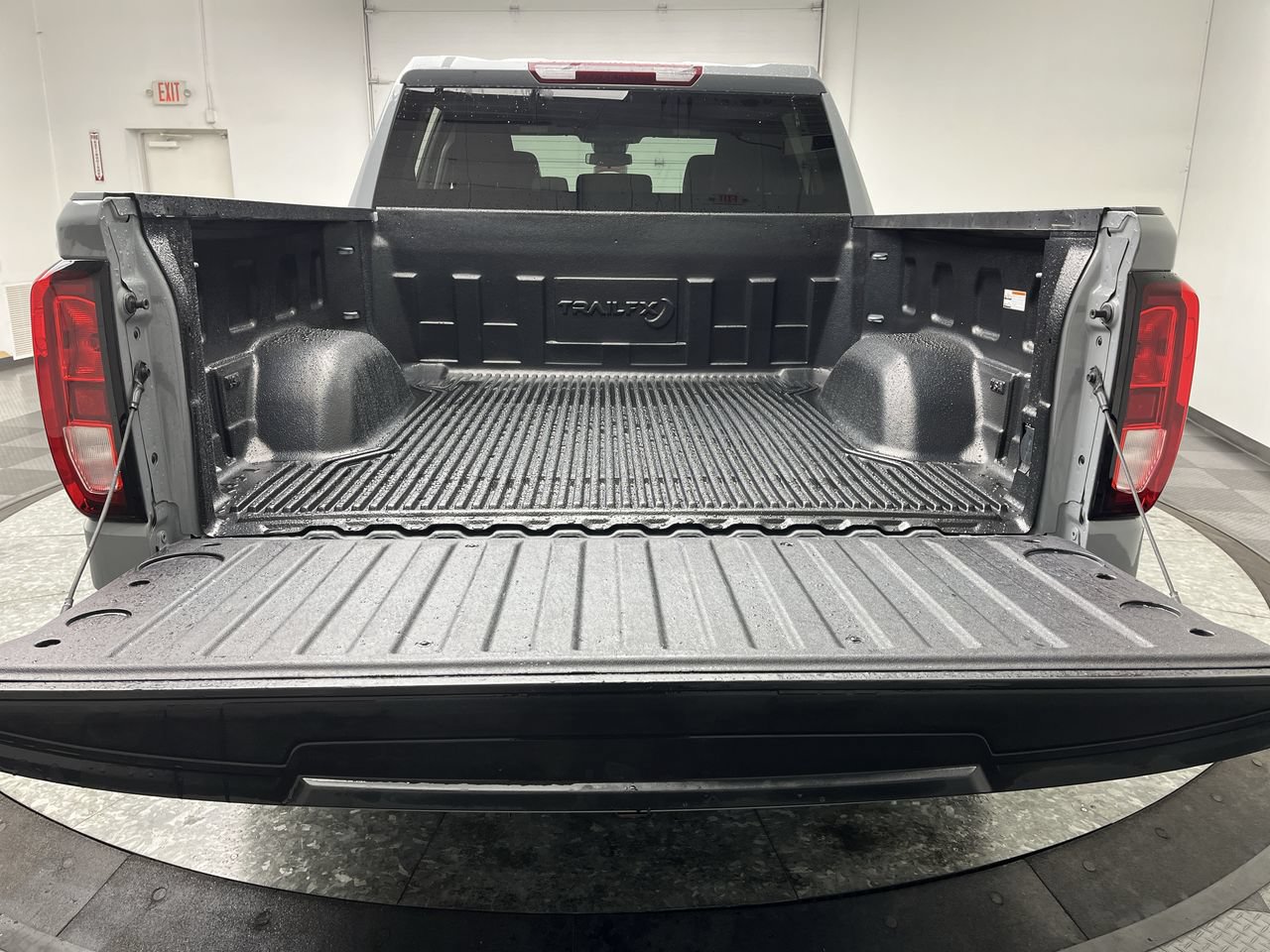 Used 2024 GMC Sierra 1500 Elevation w/ LPO, Elevation Black Package AWD/4WD image 32