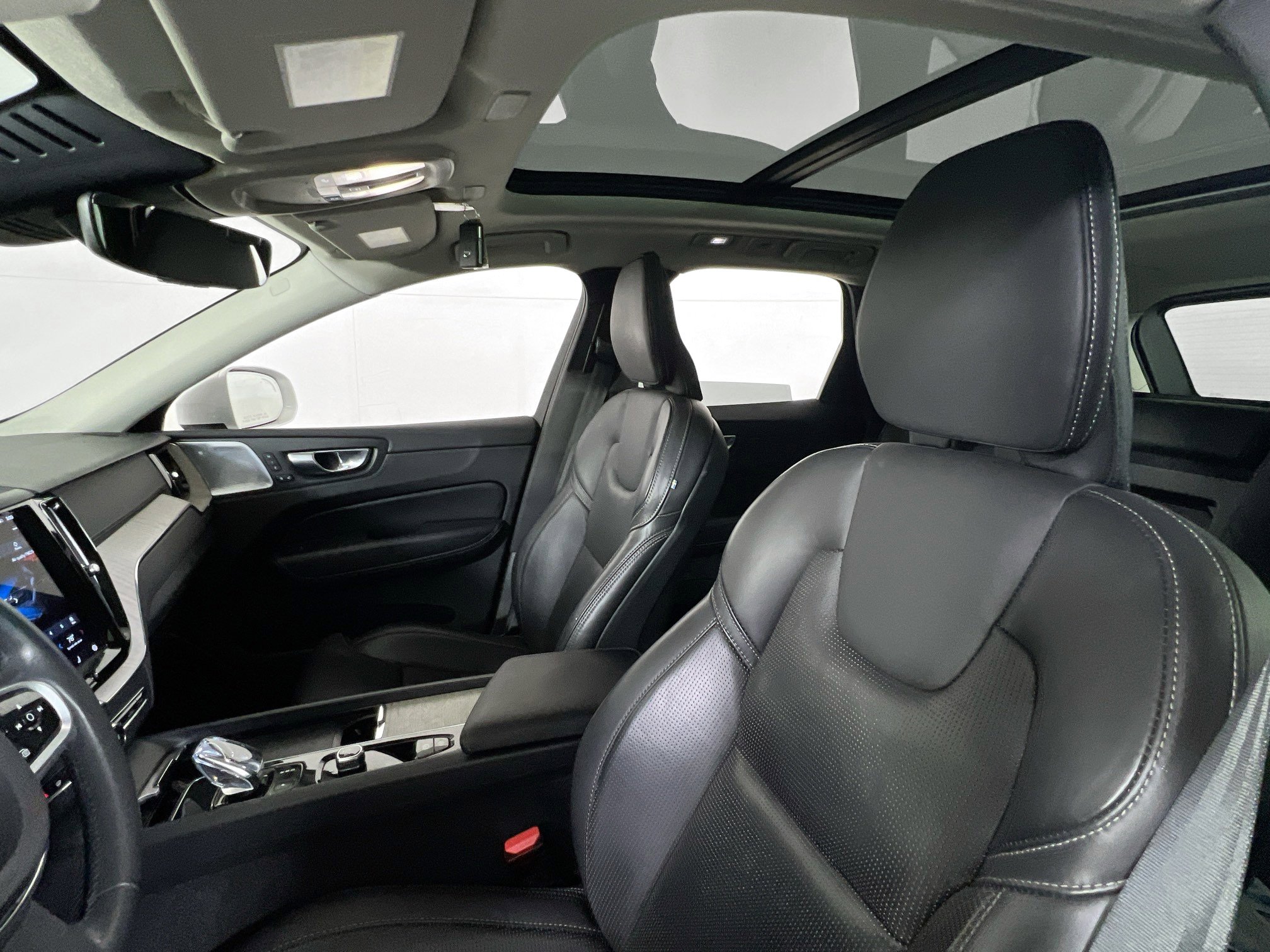 Used 2022 Volvo XC60 B5 Inscription w/ Advanced Package image 21