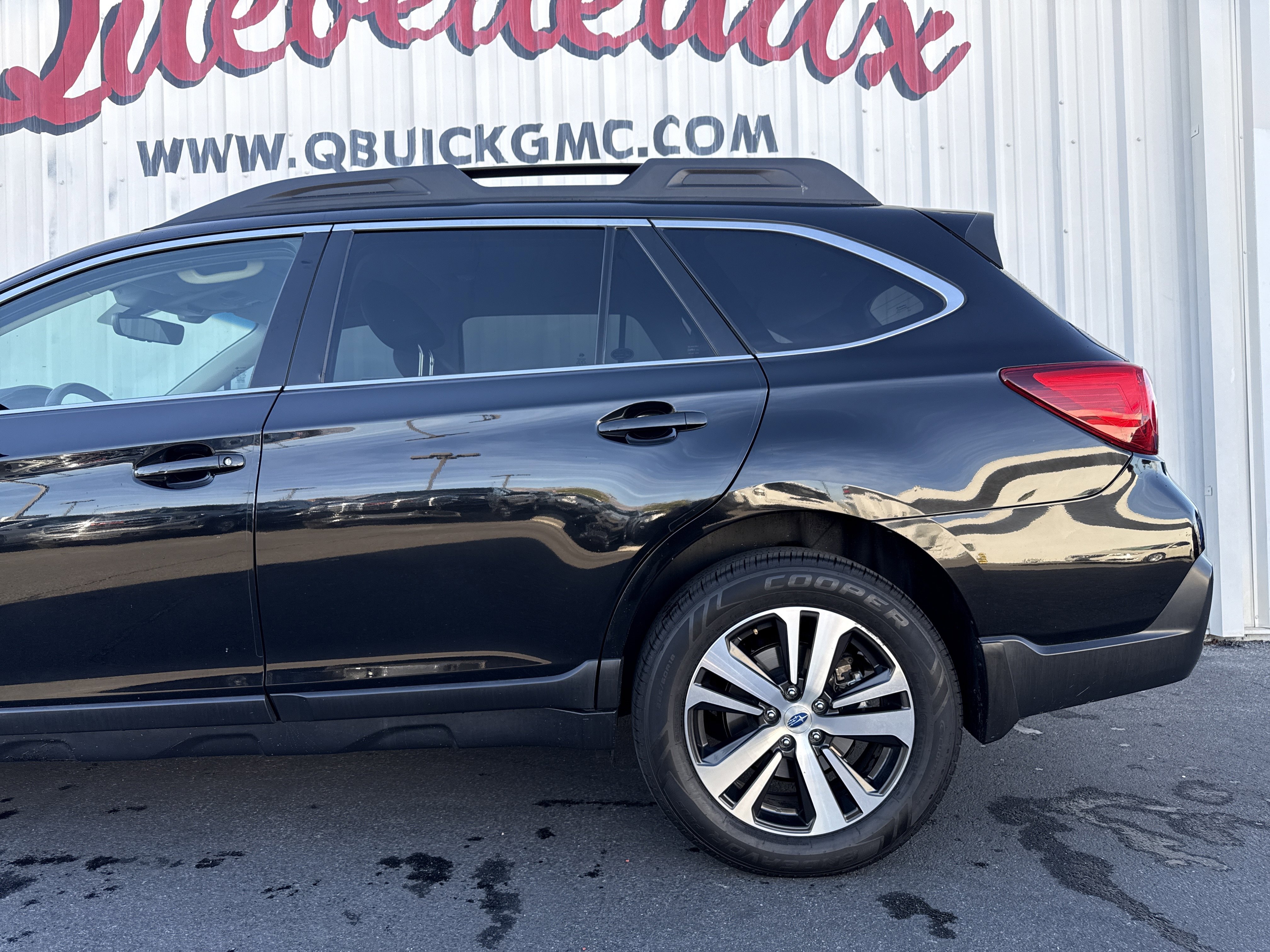 Used 2018 Subaru Outback 3.6R Limited image 2