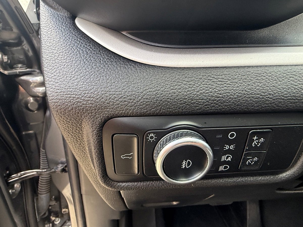 Used 2024 Ford Explorer XLT w/ Equipment Group 202A image 19
