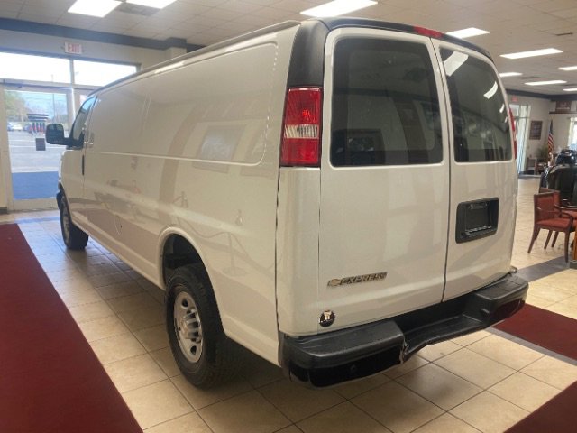 Used 2022 Chevrolet Express 3500 Extended w/ Driver Convenience Package RWD image 3