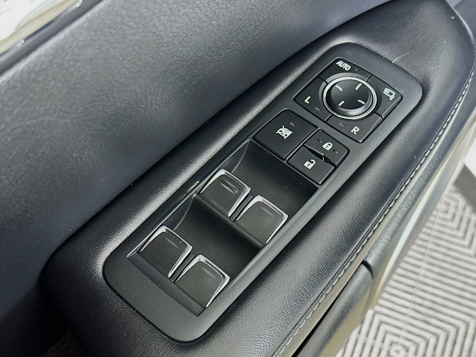 Used 2021 Lexus RX 450hL Luxury w/ Cold Area Package (CK) image 18