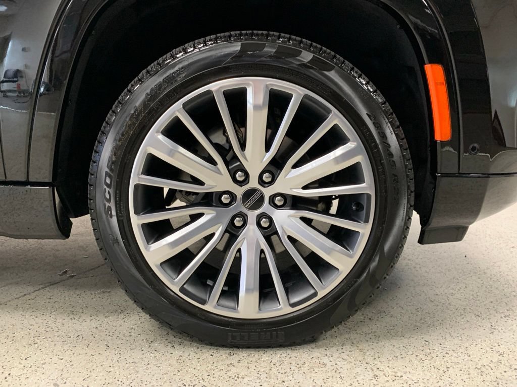 Certified 2025 Jeep Wagoneer Series II AWD/4WD image 10