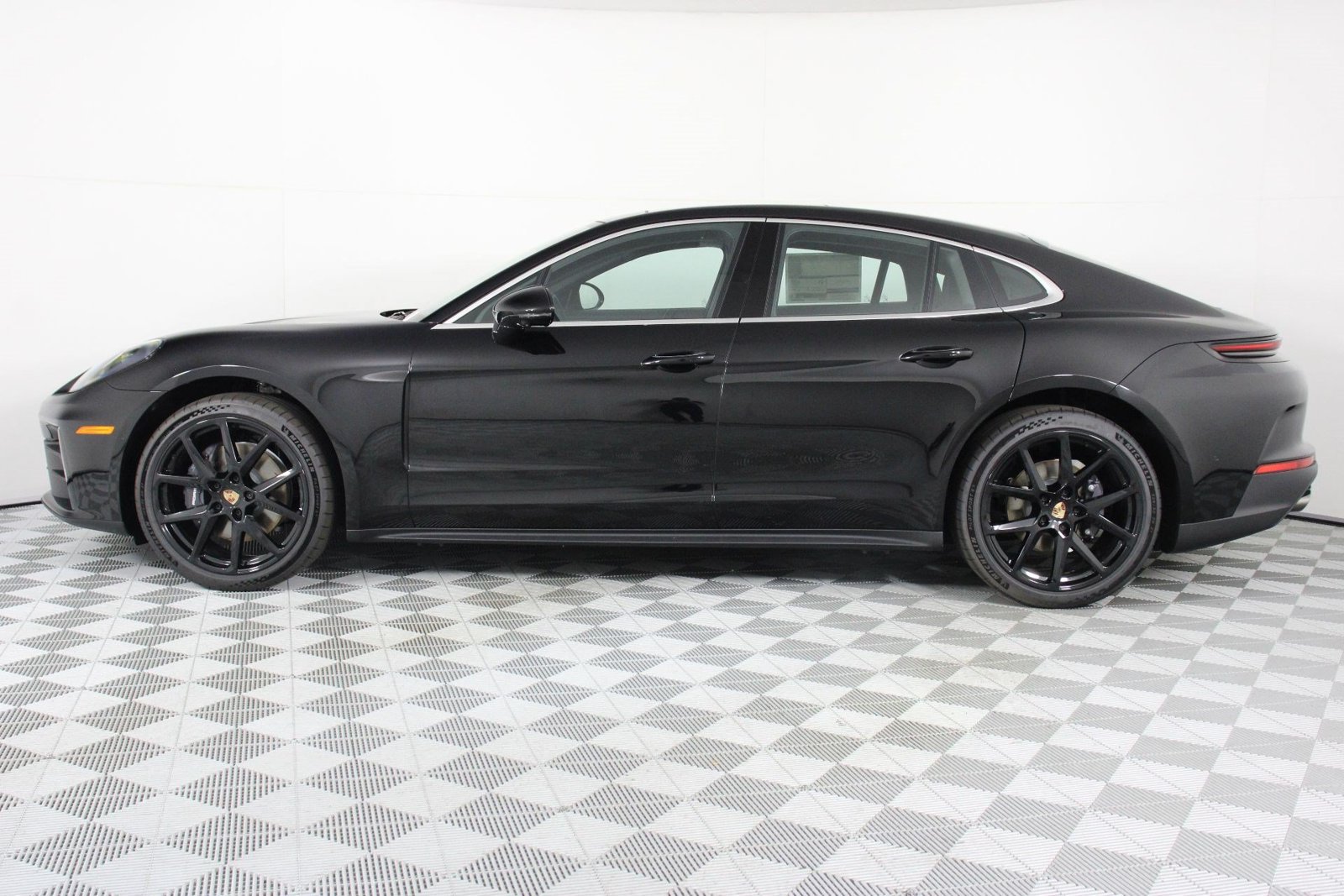 New 2026 Porsche Panamera RWD image 2