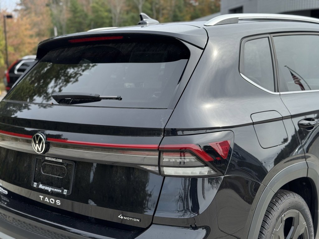 New 2025 Volkswagen Taos SEL image 9
