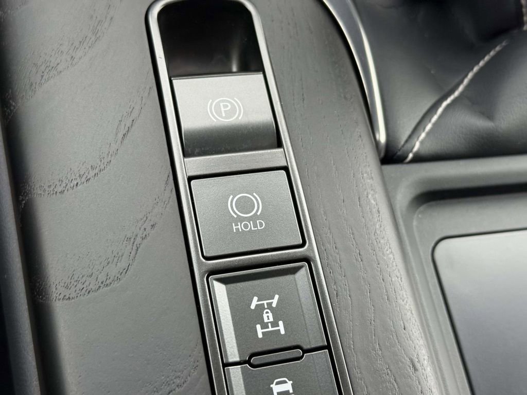 Used 2025 Lexus LX 600 4WD w/ Accessory Package (Z1) image 25