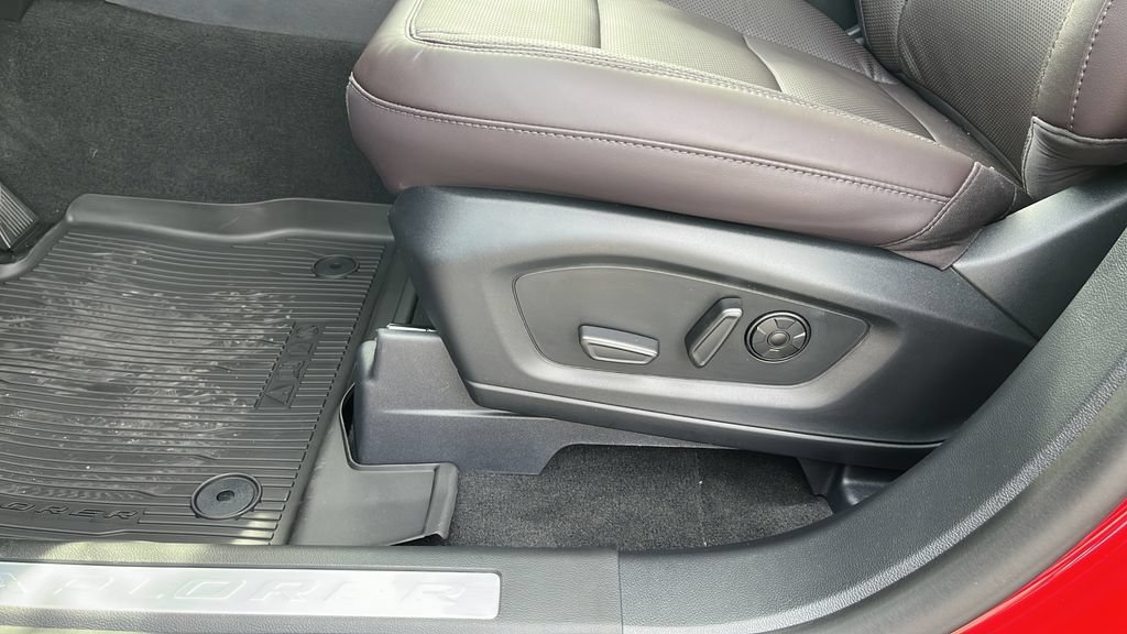 New 2026 Ford Explorer Platinum w/ LUX Leather Package AWD/4WD image 18