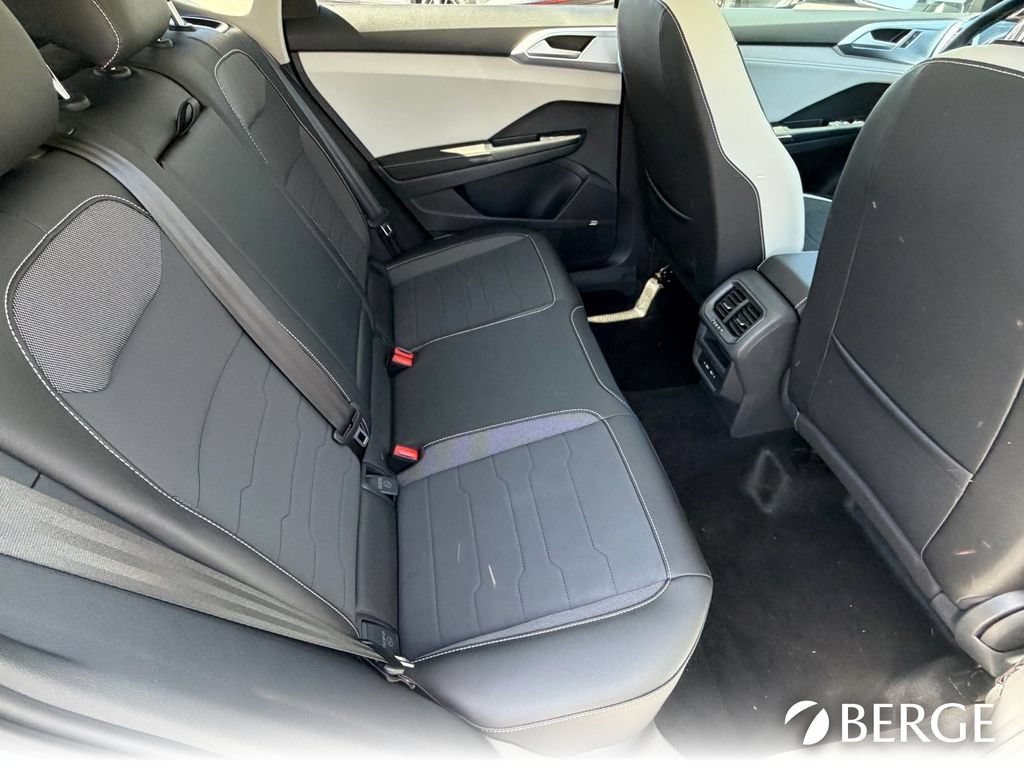 New 2026 Volkswagen Taos SE FWD image 14