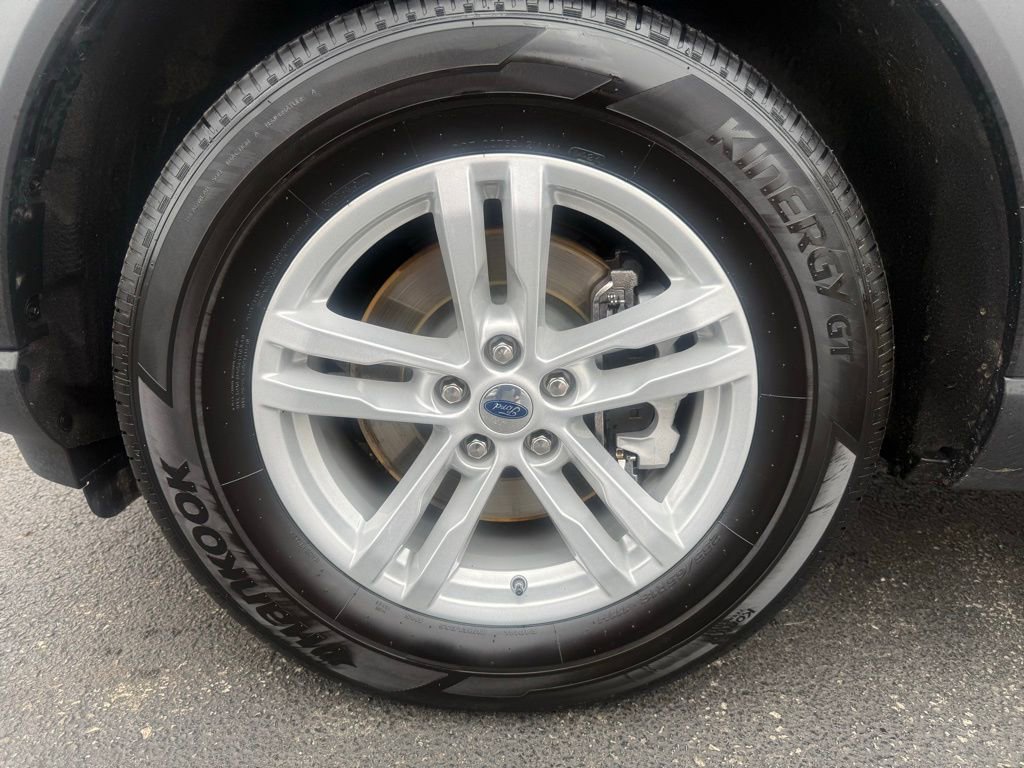 Used 2024 Ford Explorer XLT AWD/4WD image 9