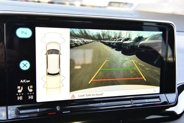 New 2026 Volkswagen Atlas Cross Sport SE image 13