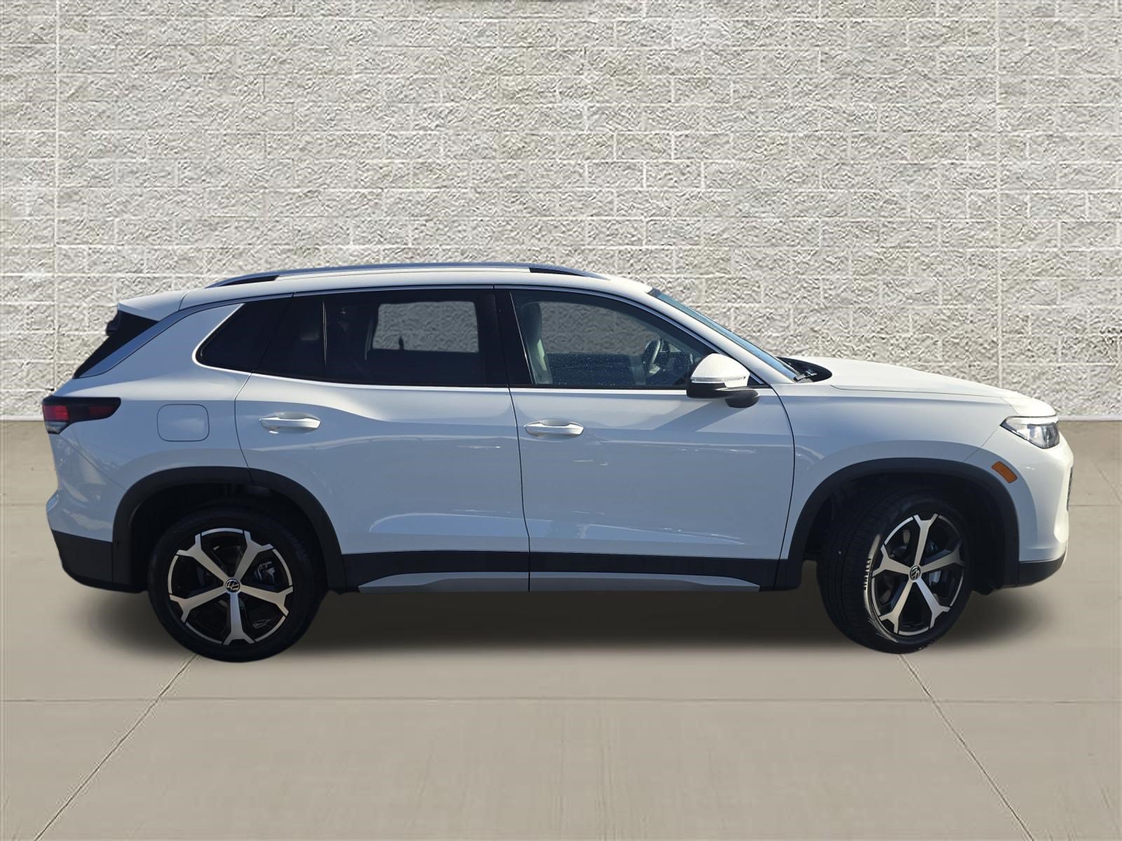 New 2026 Volkswagen Tiguan SE AWD/4WD image 8