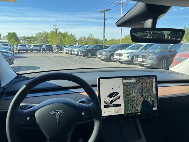 Used 2021 Tesla Model Y Long Range AWD/4WD image 17