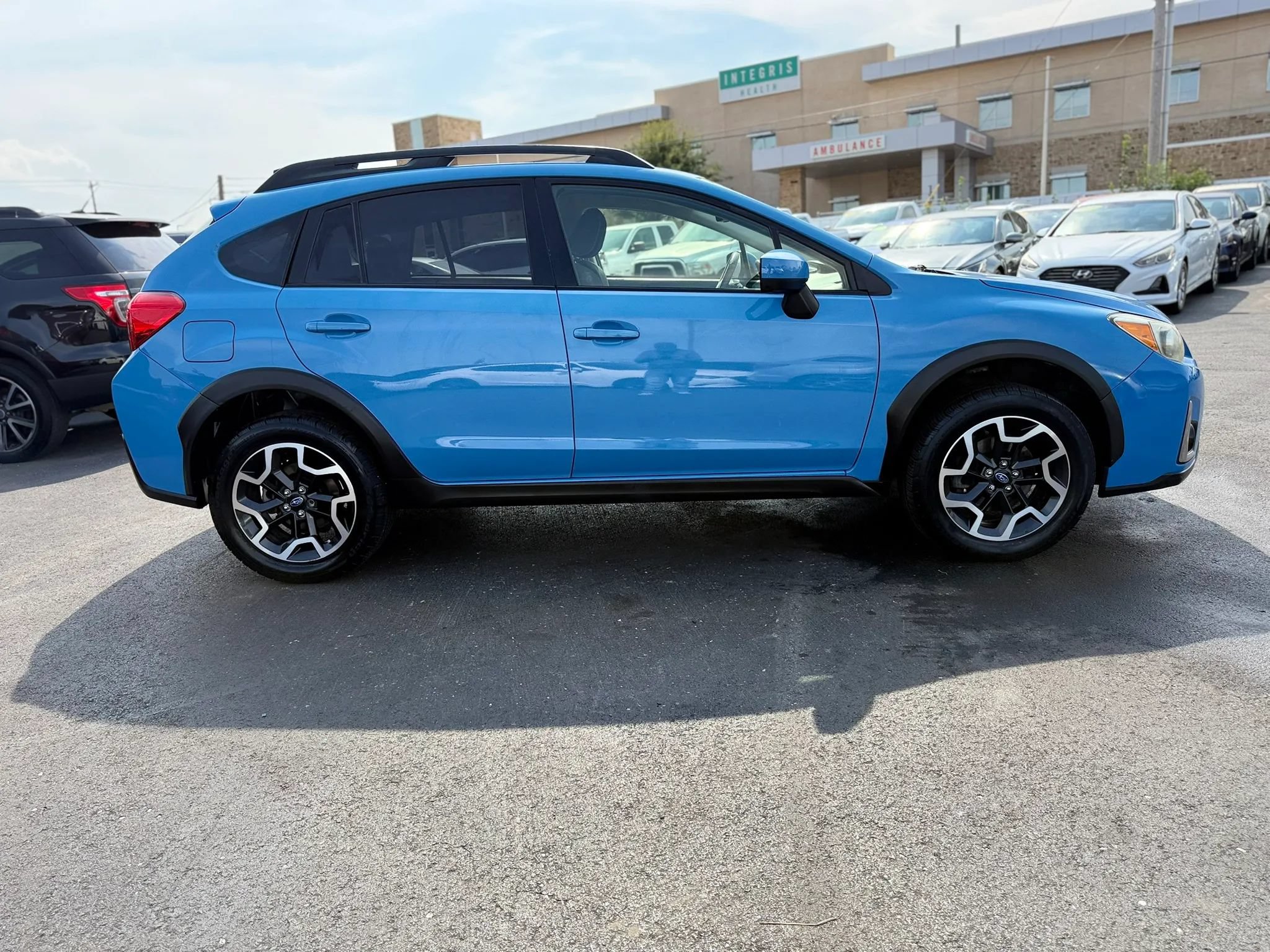 Used 2017 Subaru Crosstrek 2.0i Premium AWD/4WD image 2