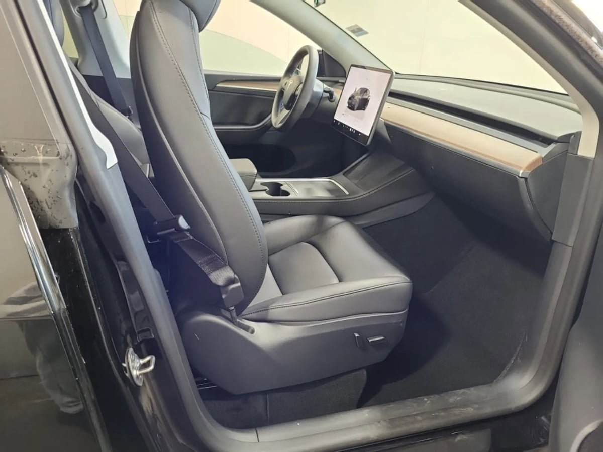 Used 2025 Tesla Model Y Long Range RWD image 7
