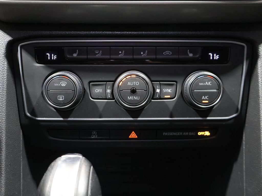 Used 2020 Volkswagen Atlas Cross Sport SE w/ Panoramic Sunroof Package AWD/4WD image 32