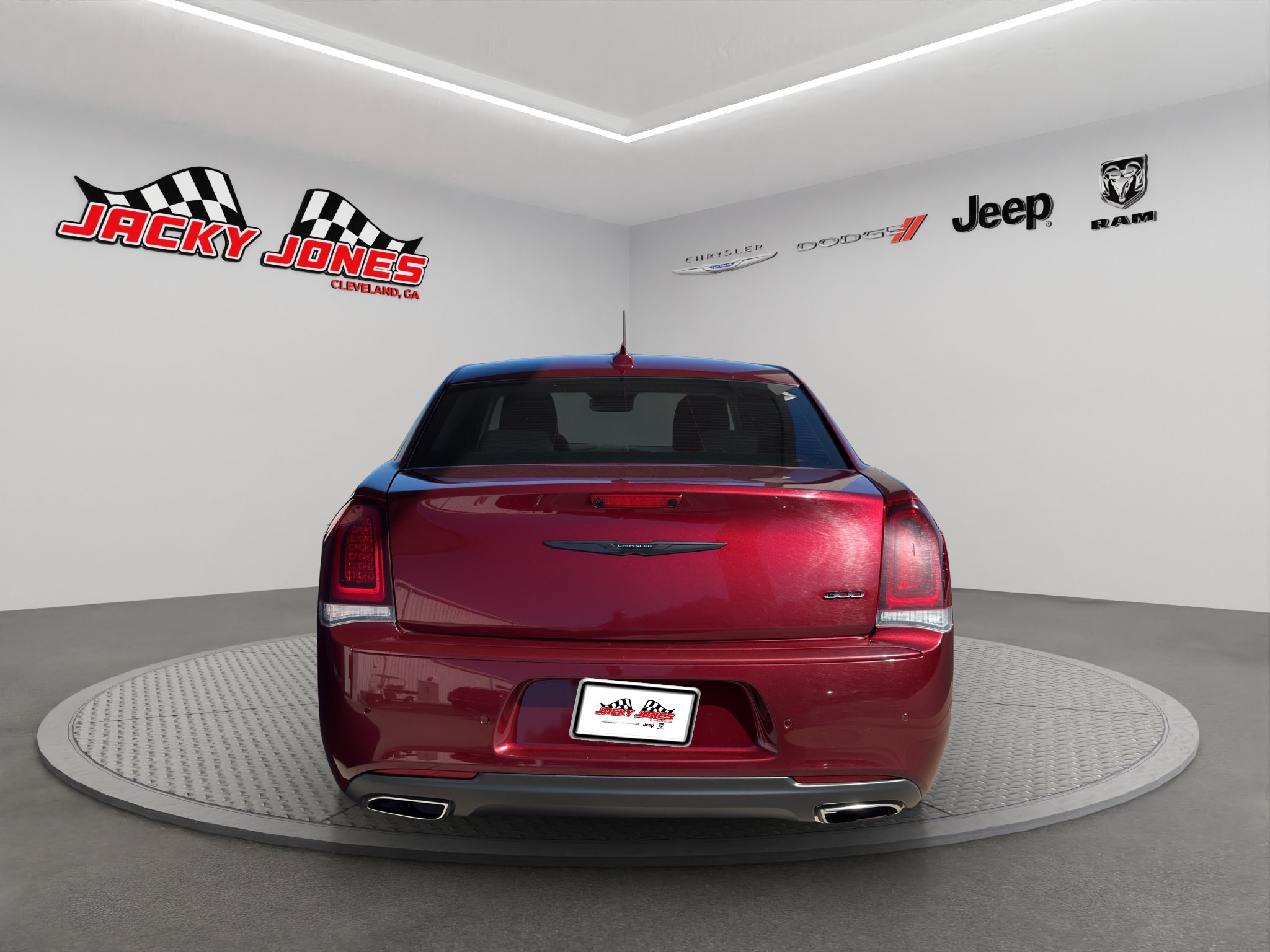 Used 2023 Chrysler 300 Touring w/ Safetytec Plus Group RWD image 7