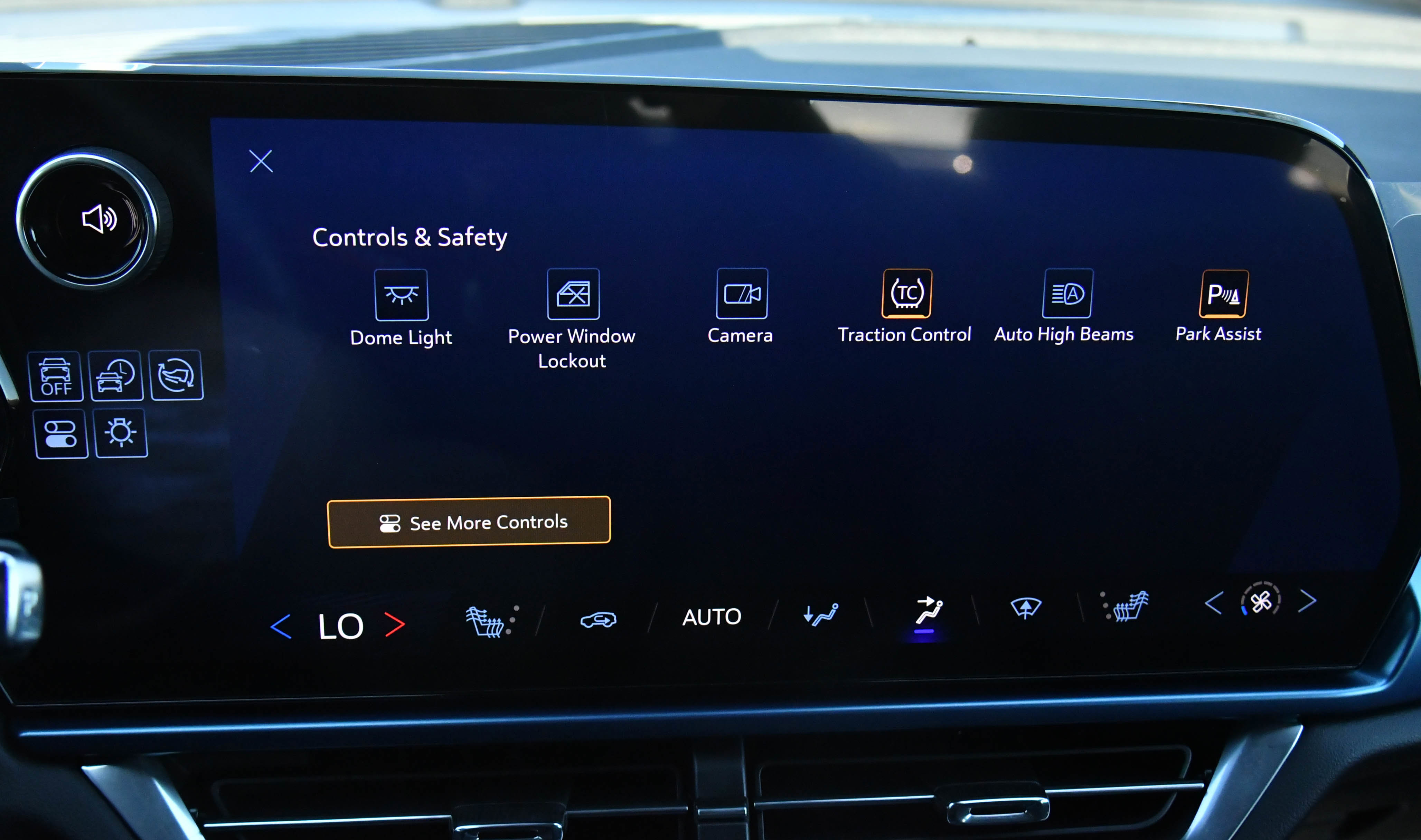 Used 2024 Chevrolet Equinox EV LT w/ LPO, Trailering Package image 31