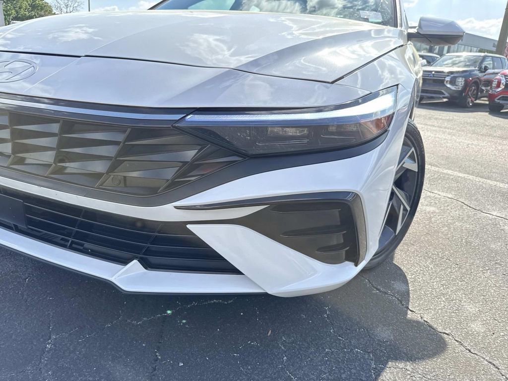 Used 2024 Hyundai Elantra SEL w/ Convenience Package image 9