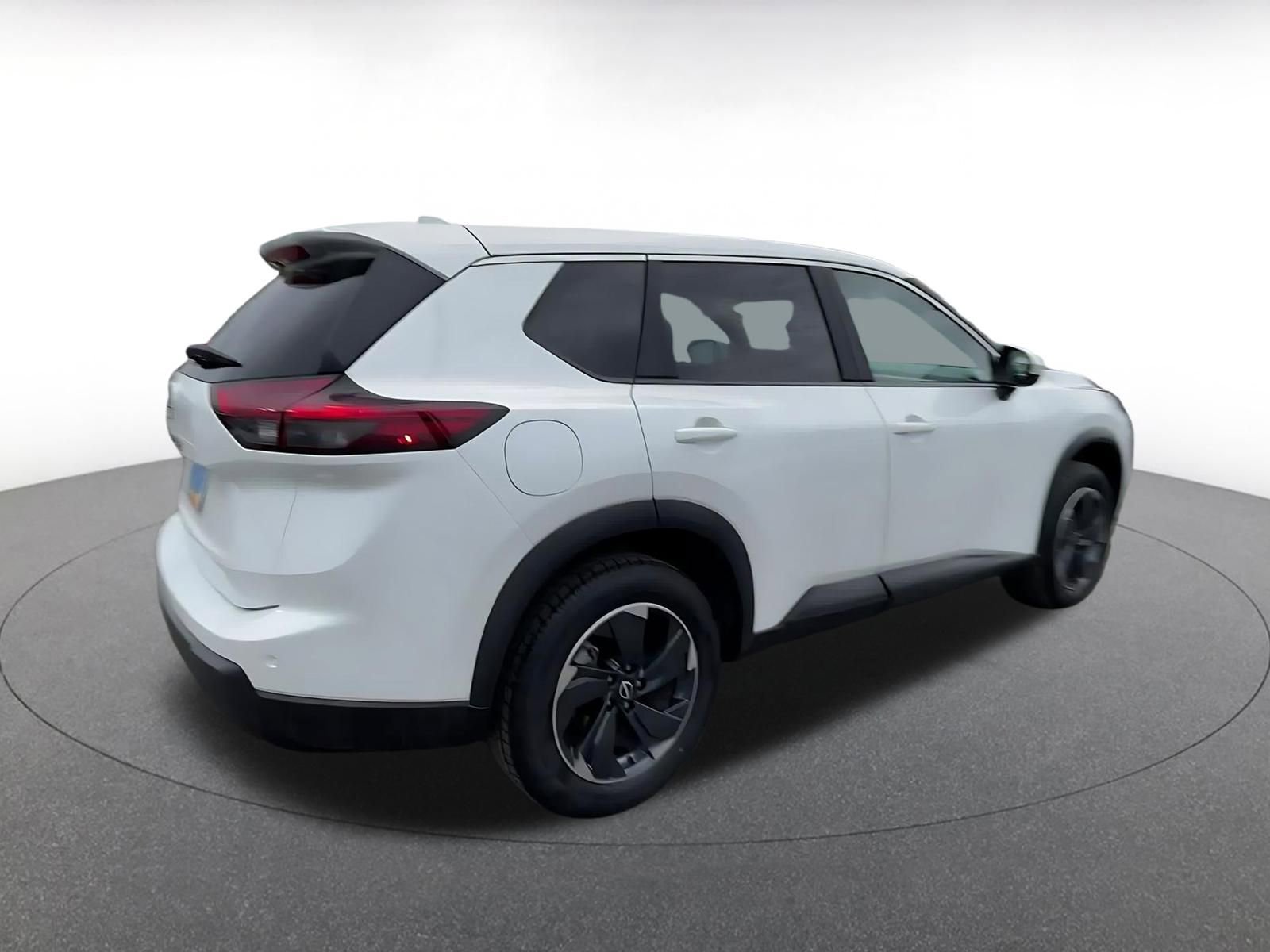 Used 2025 Nissan Rogue SV image 15