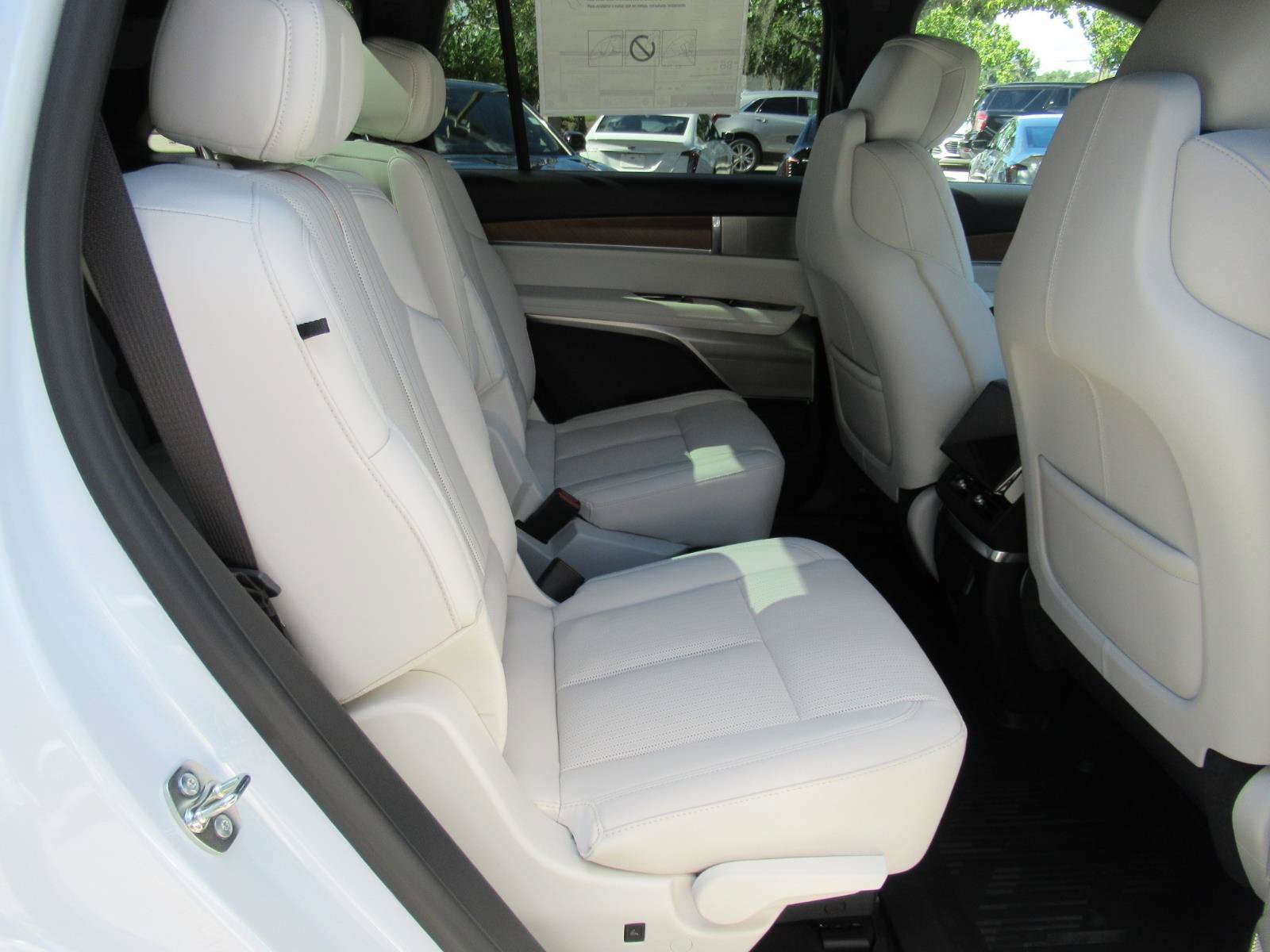 New 2027 Cadillac Vistiq Sport AWD/4WD image 32