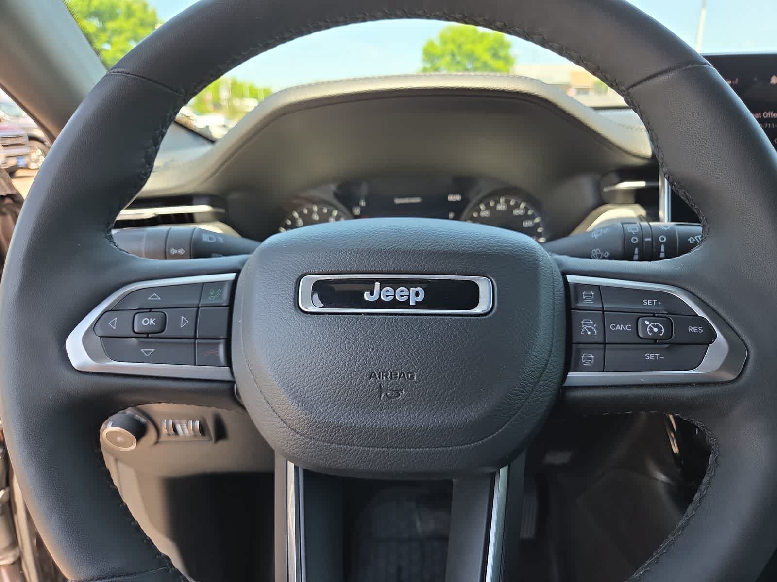 Used 2023 Jeep Compass Latitude w/ Convenience Group AWD/4WD image 23