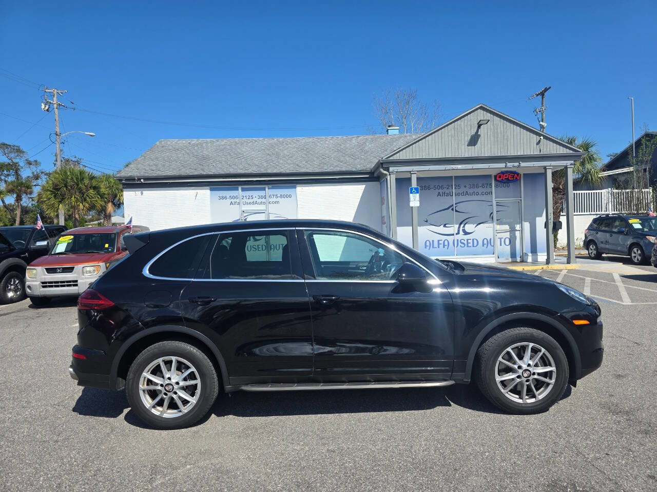 Used 2016 Porsche Cayenne AWD/4WD image 3