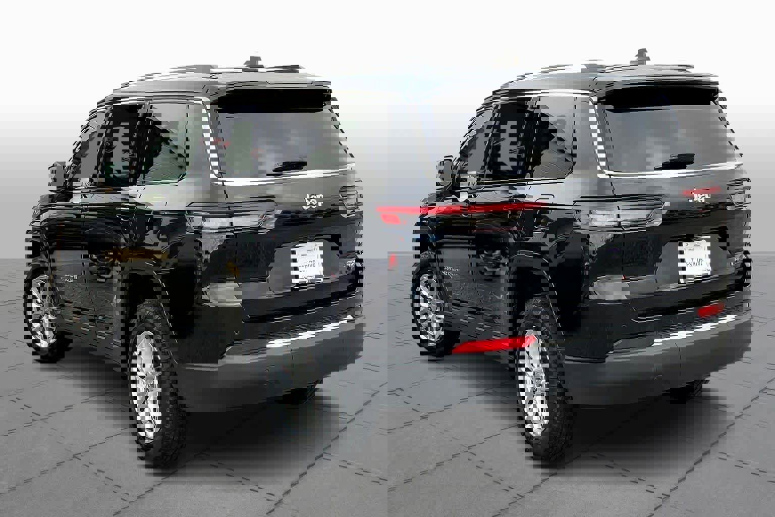 Used 2023 Jeep Grand Cherokee L Laredo image 10