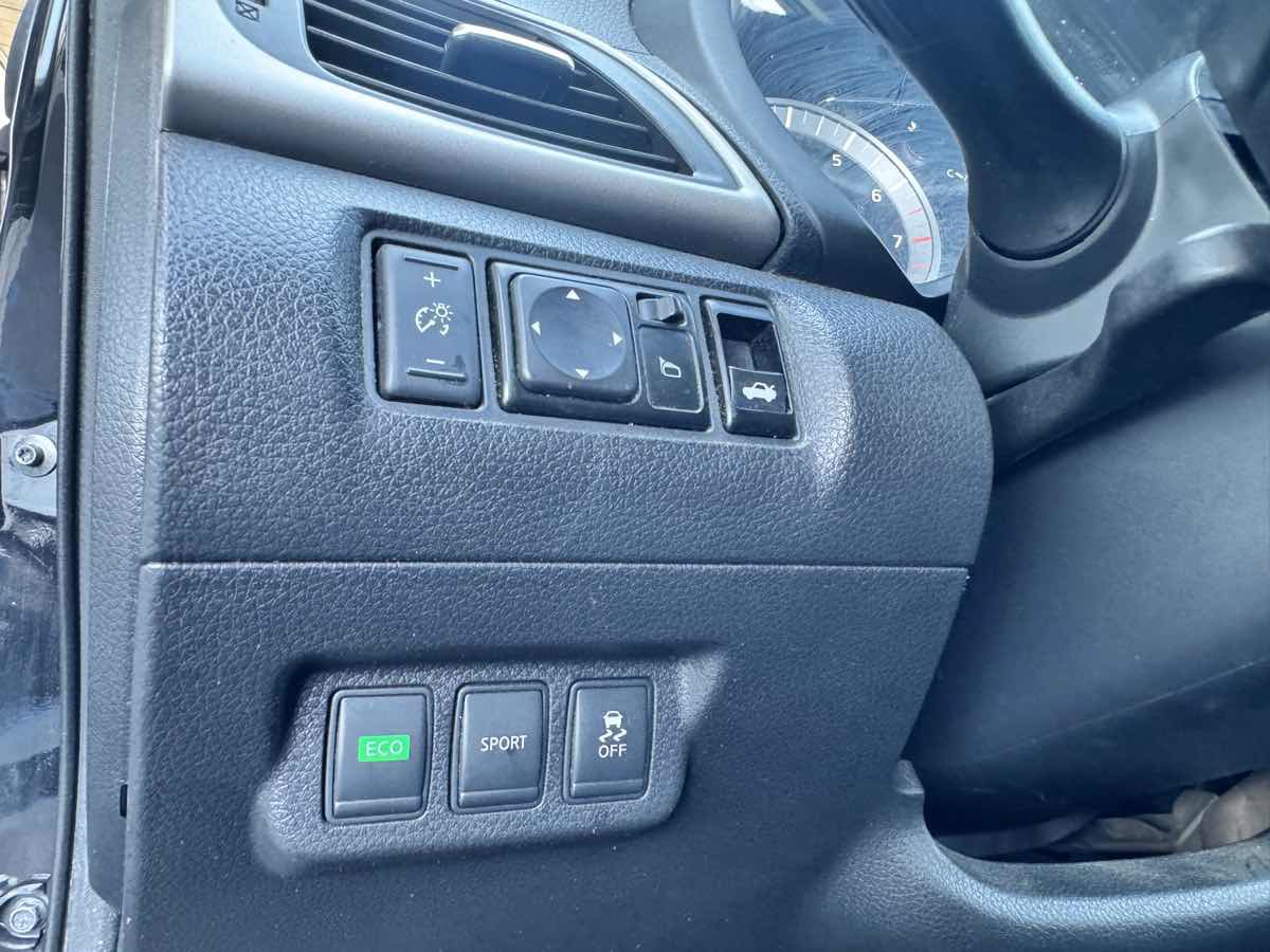 Used 2014 Nissan Sentra SR w/ Protection Package FWD image 38