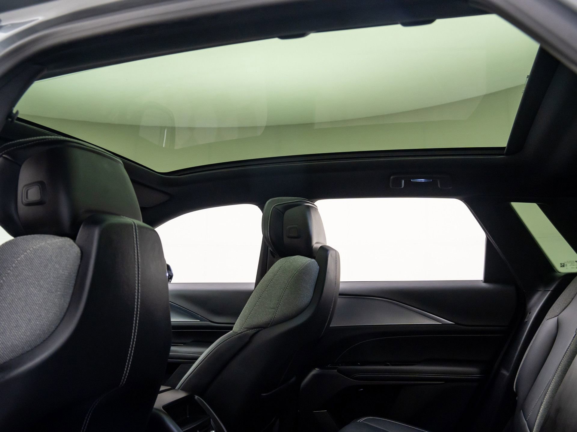 Certified 2024 Cadillac Lyriq Tech w/ Driver Assist Package image 23