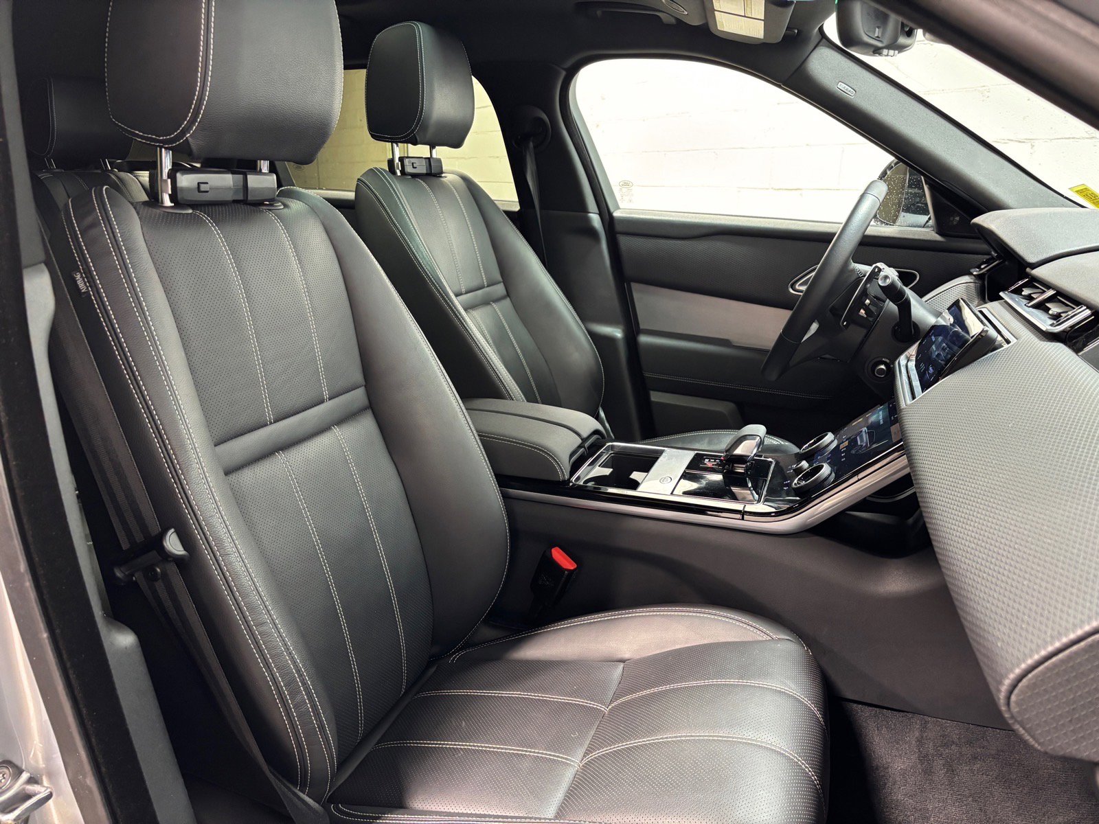 Used 2023 Land Rover Range Rover Velar R-Dynamic S AWD/4WD image 32