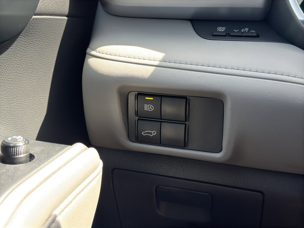 Used 2021 Toyota Highlander XLE image 27