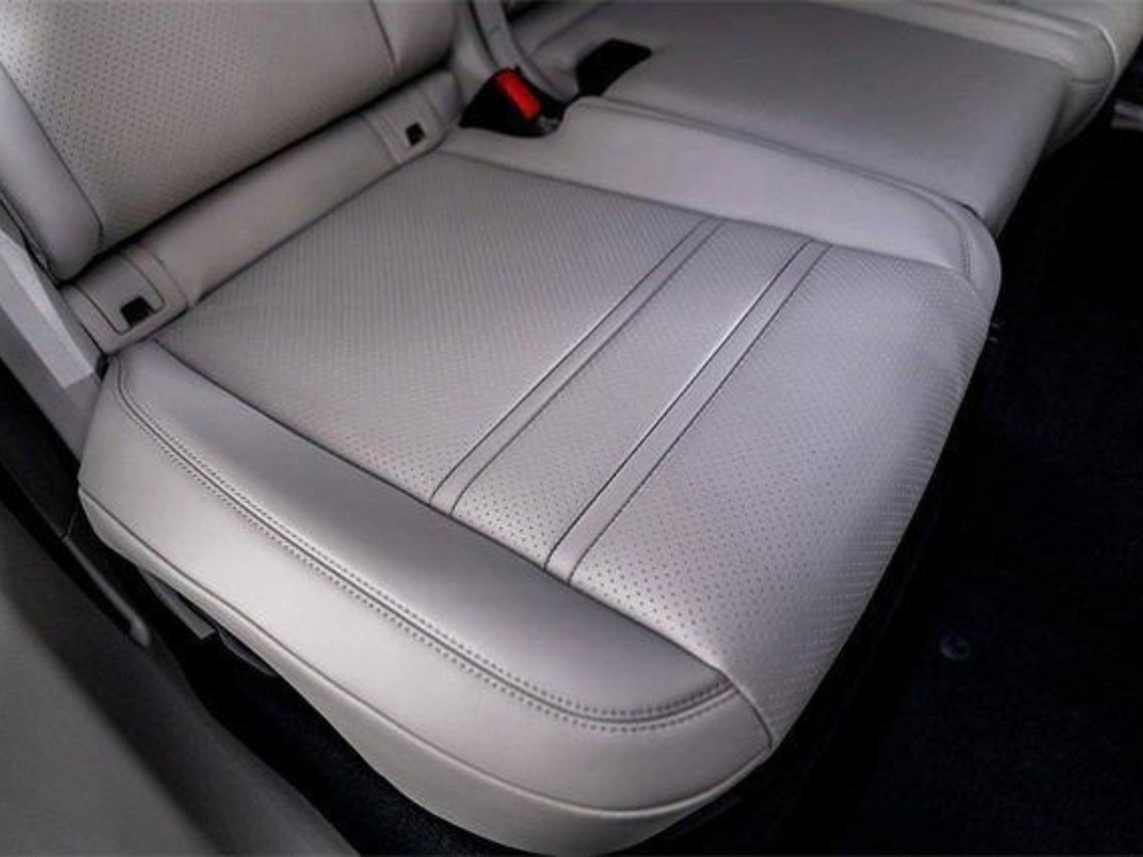 Used 2022 Porsche Cayenne S image 34