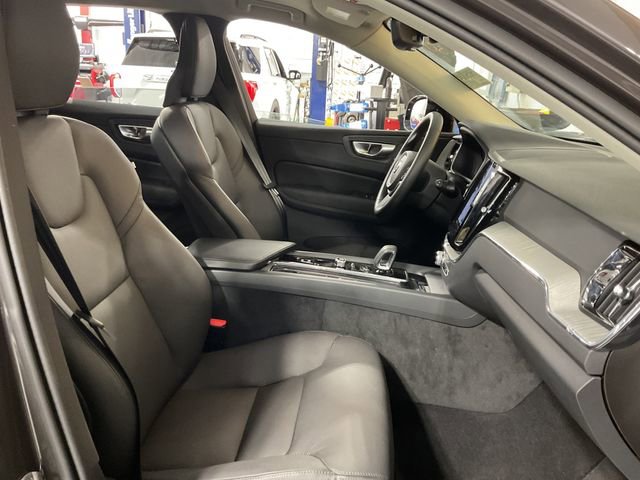 Used 2025 Volvo XC60 B5 Plus AWD/4WD image 11