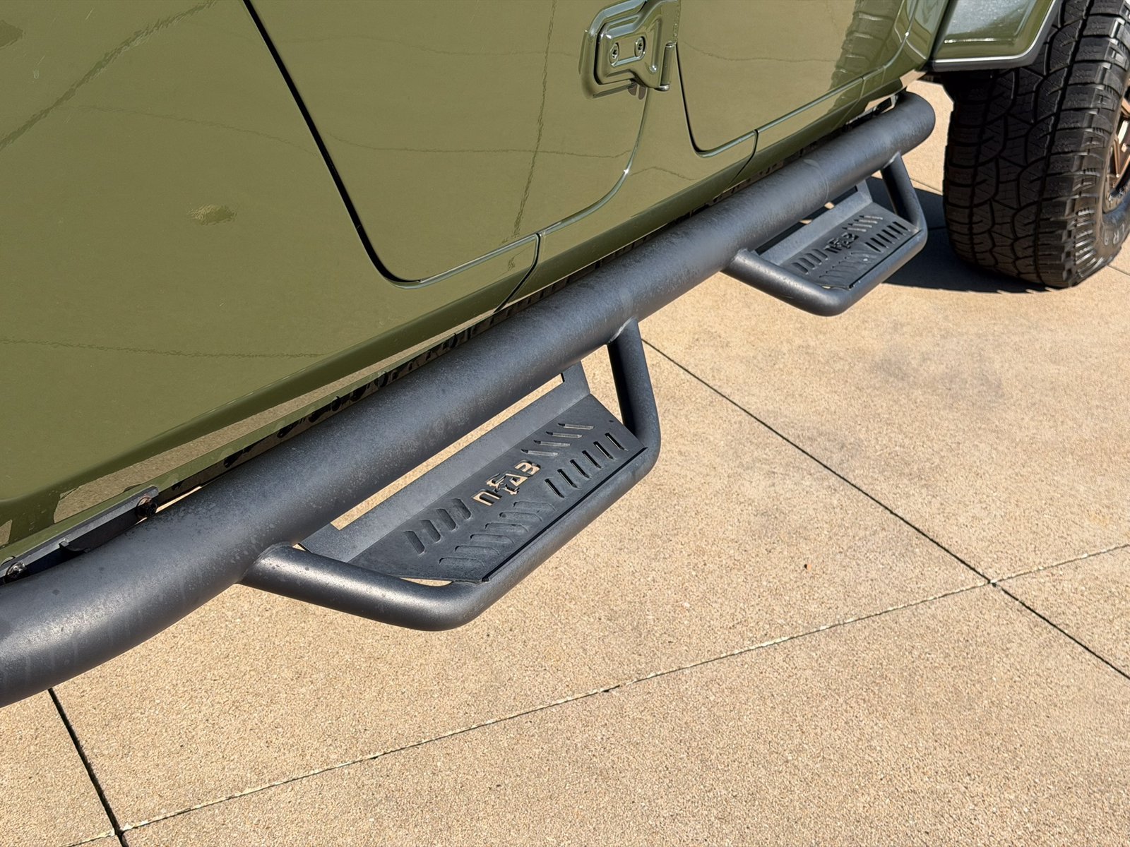 Used 2023 Jeep Gladiator Sport AWD/4WD image 9