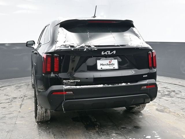 Used 2023 Kia Sorento LX image 5