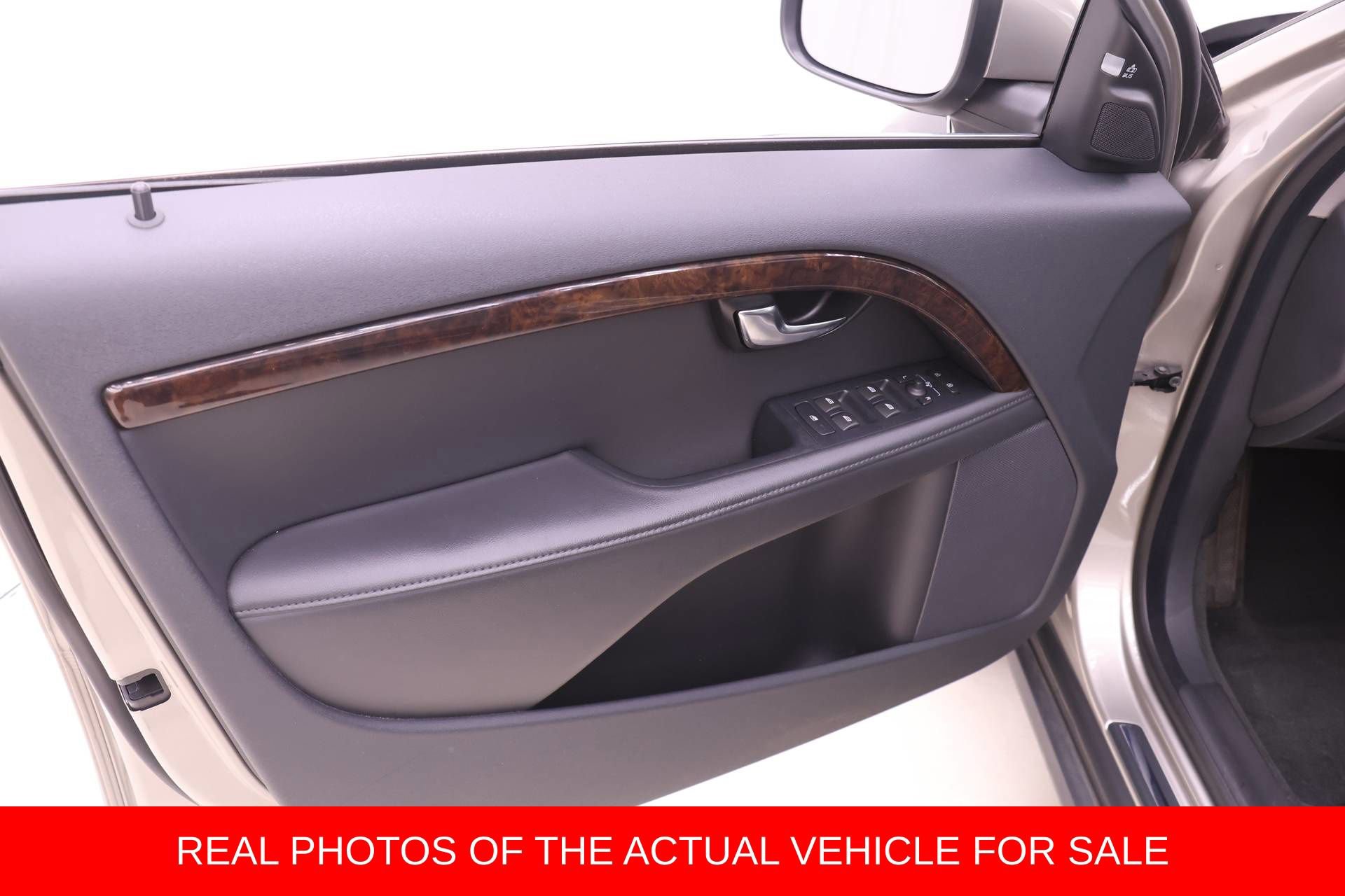 Used 2016 Volvo XC70 T5 Platinum w/ Protection Package AWD/4WD image 9