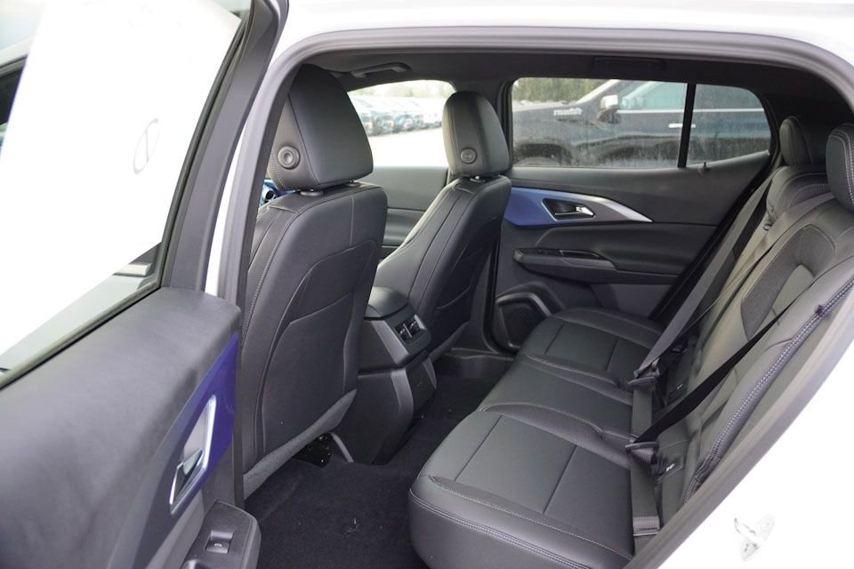 New 2026 Chevrolet Equinox EV LT AWD/4WD image 11