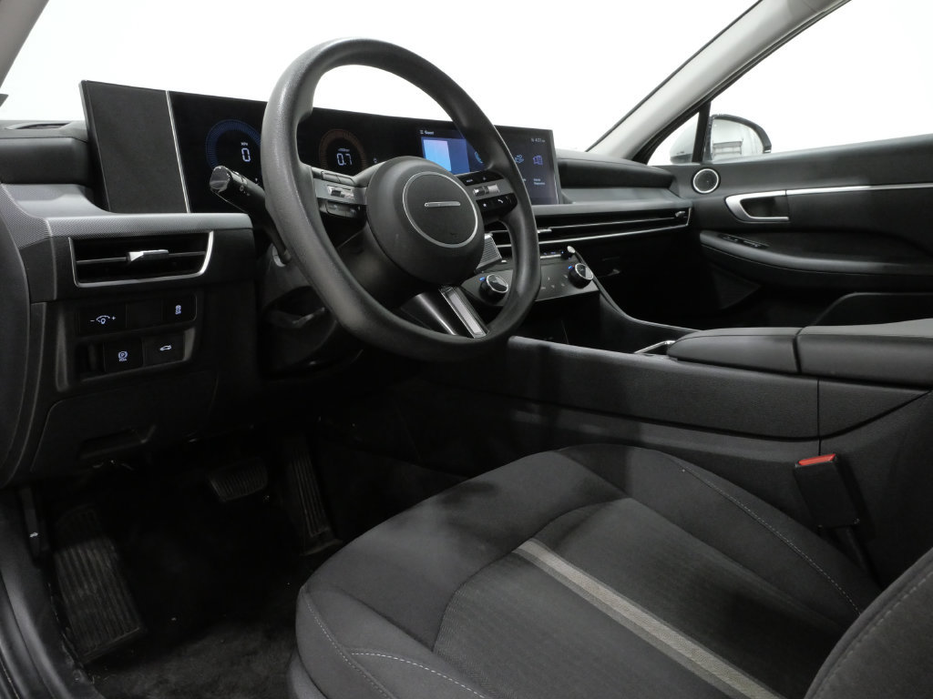 Used 2025 Hyundai Sonata SEL FWD image 11